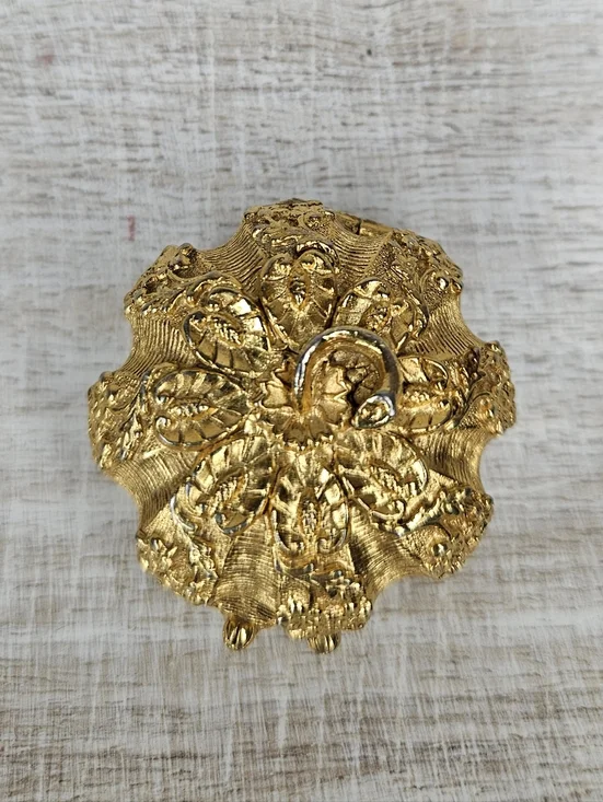 Vintage 1960s Estee Lauder Perfume Compact Gold Tone Floral Pumpkin Youth Dew - Picture 3 of 12